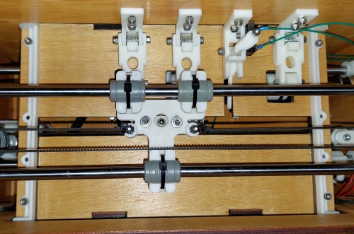 We can see the upper carriage, the new paper guides and the new paper detector.