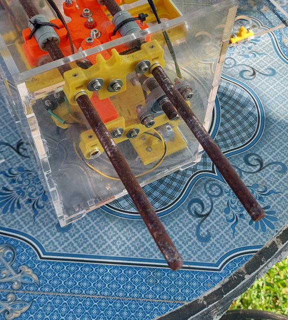 Extracting the top rails to the side