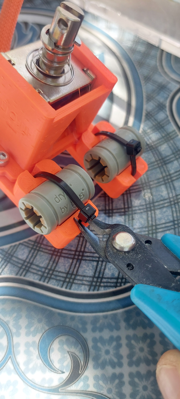 Cutting bushing zip tie